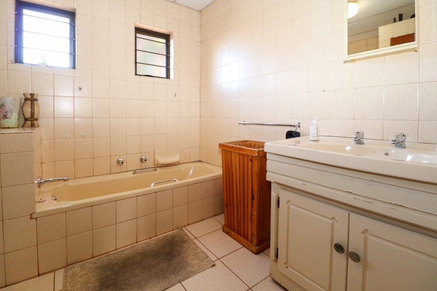 4 Bedroom Property for Sale in Wilkoppies North West